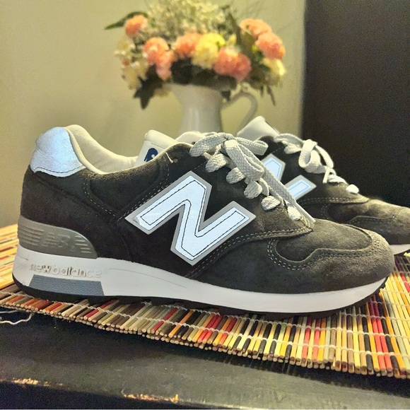 New Balance - Picture 3 of 5